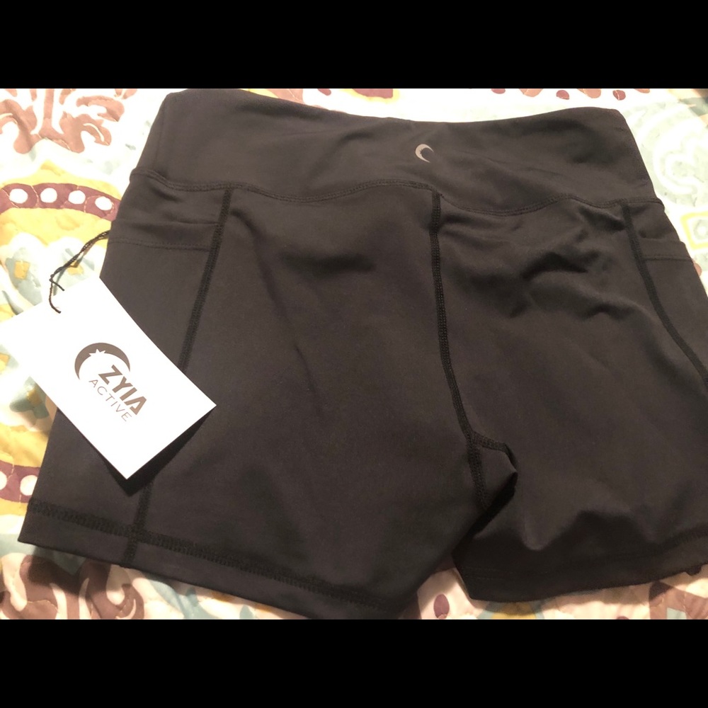 ZYIA Black Light n Tight Pocket Hustle Shorts  M
